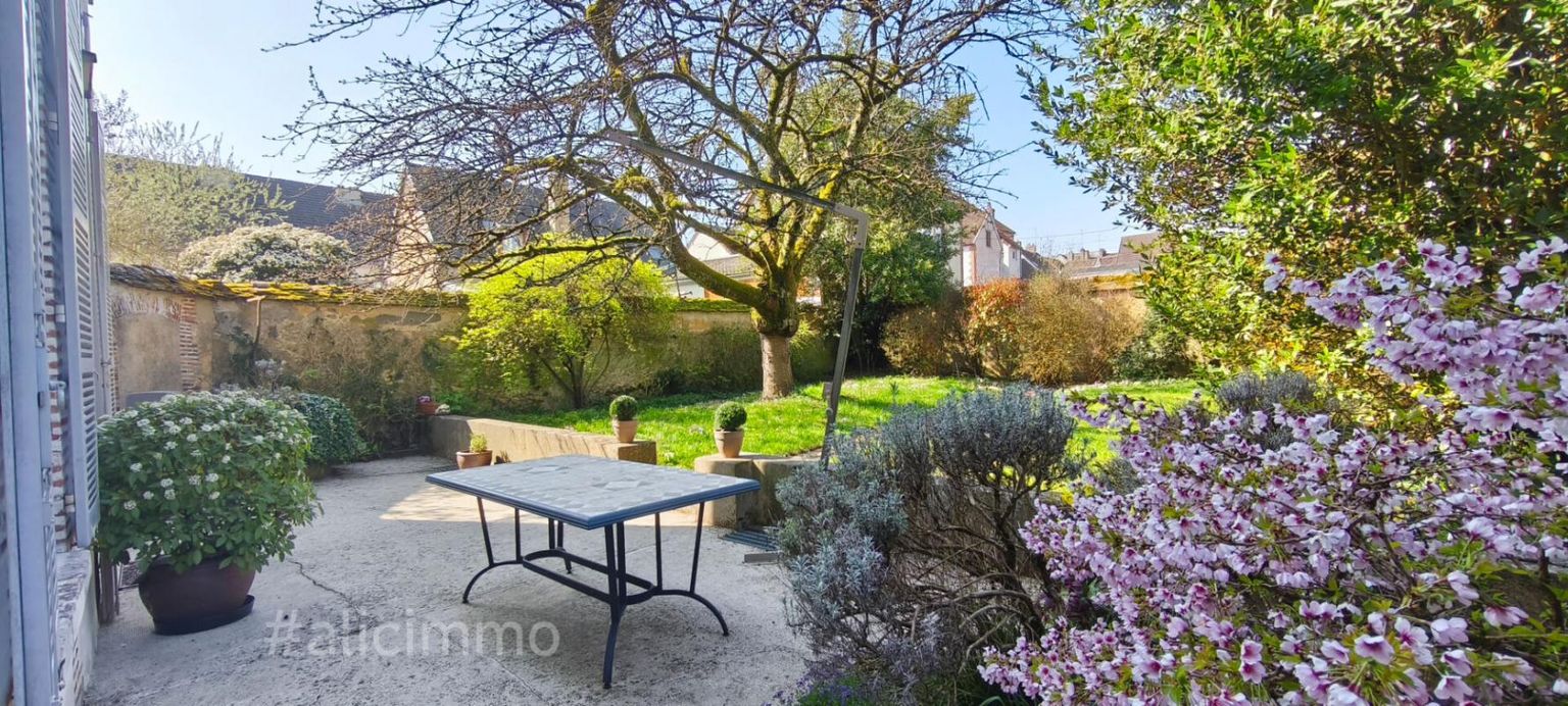 SEZANNE Ensemble immobilier Sézanne 14 pièces 334 m2 2