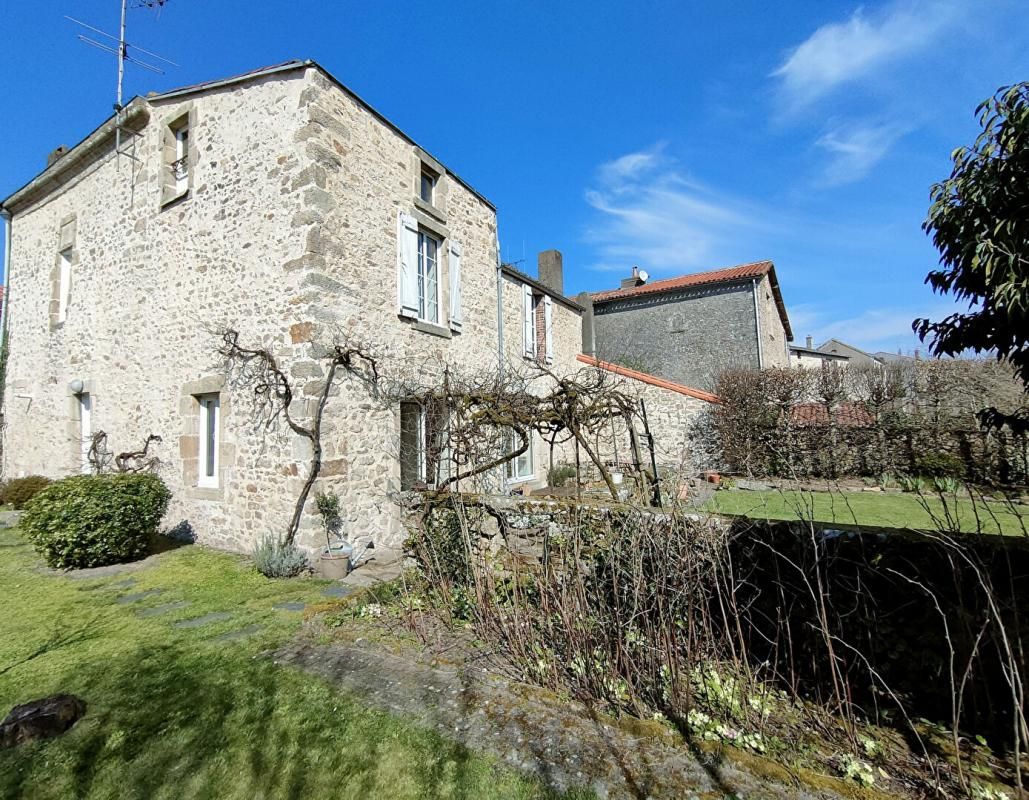 MORTAGNE-SUR-SEVRE Maison Mortagne sur Sèvre 6 pièces 178 m2 2