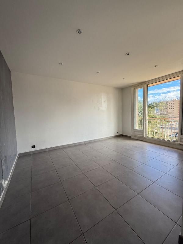 ECHIROLLES Appartement Echirolles 2 pièce(s) 41.88 m2 3