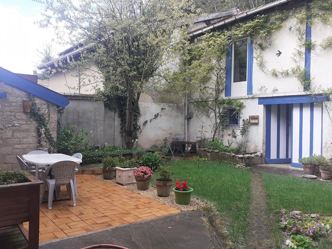 GONDRECOURT-LE-CHATEAU Maison de maître avec dépendance et jardinet clos  GONDRECOURT-LE-CHÂTEAU ? Maison ? 172 m² ? 8 pièces 2