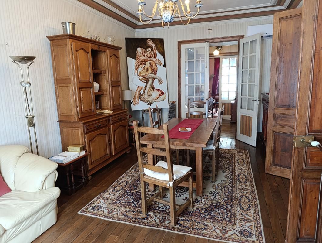 GONDRECOURT-LE-CHATEAU Maison de maître avec dépendance et jardinet clos  GONDRECOURT-LE-CHÂTEAU ? Maison ? 172 m² ? 8 pièces 4