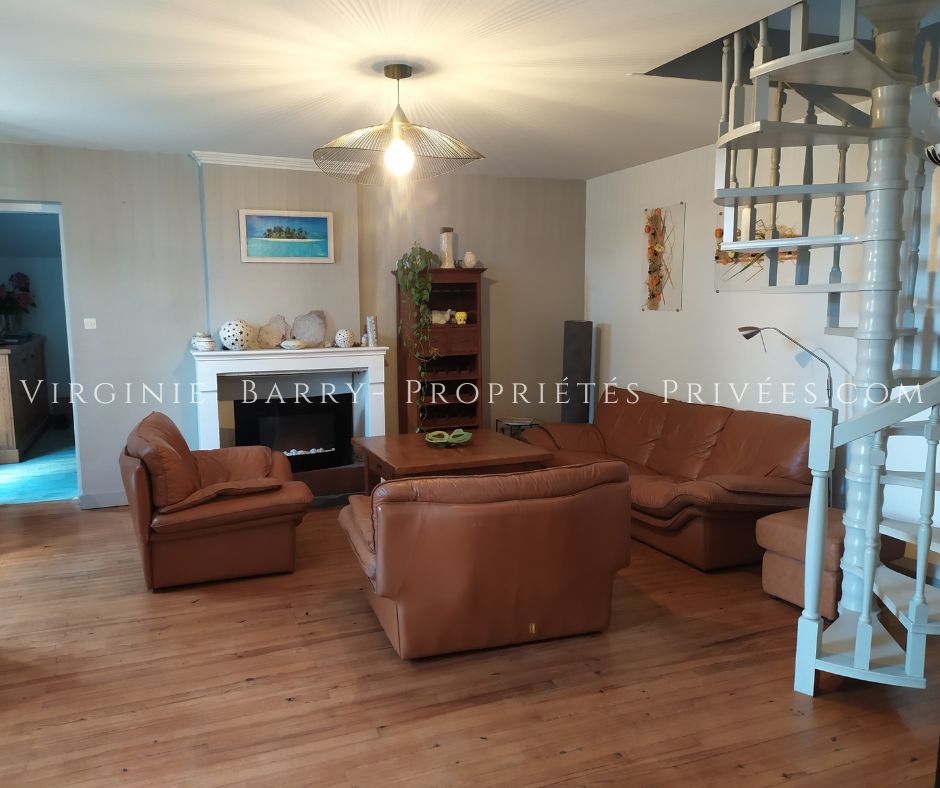 TONNAY-CHARENTE MAISON DE MAITRE 5 CHAMBRES SUR 1200 M² DE TERRAIN AVEC PISCINE 2
