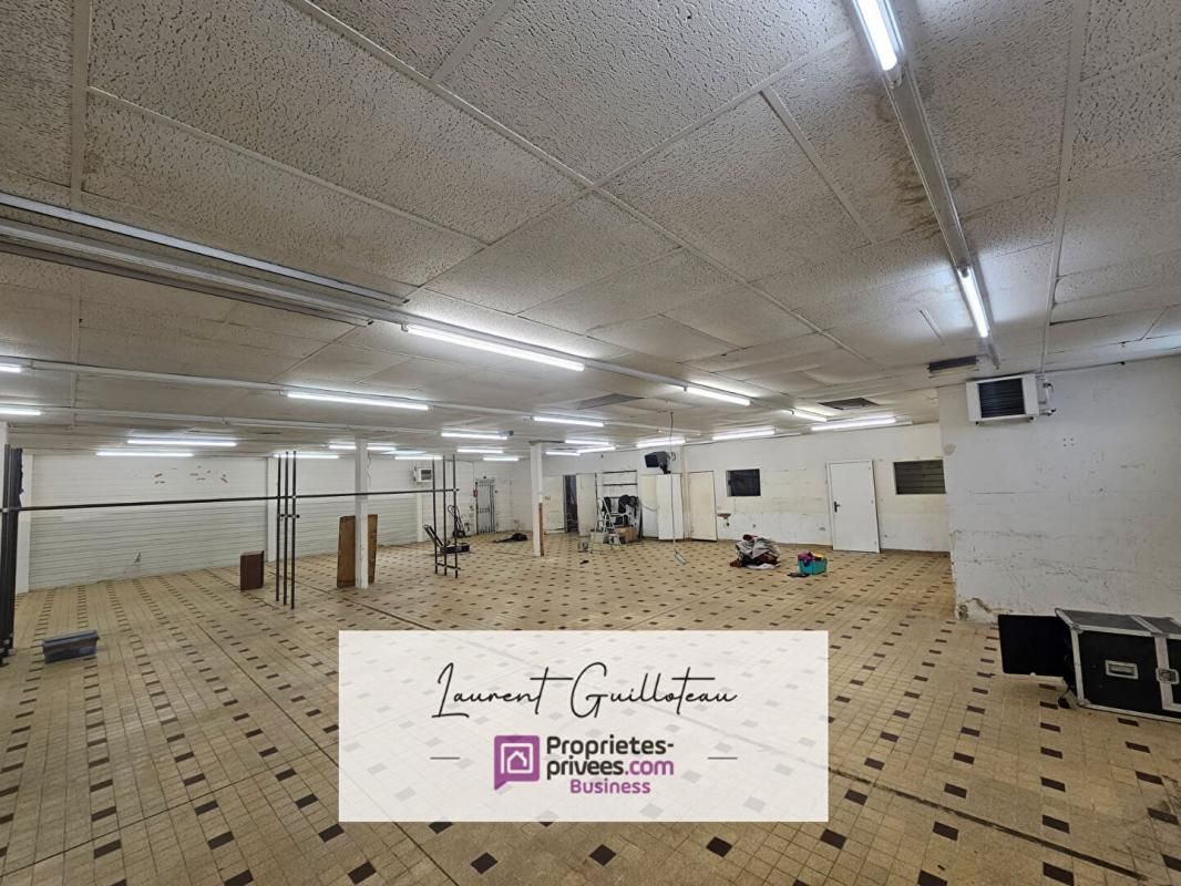 SECTEUR CHOLET - LOCAL PROFESSIONNEL 400 m² , Terrain 1.000 m²