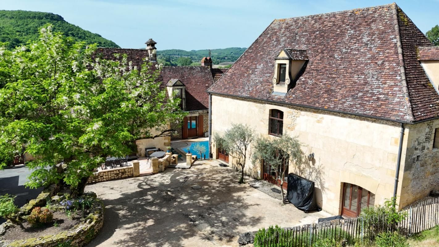 SAINT-VINCENT-DE-COSSE Ensemble en pierre avec 2 gîtes et piscine 3