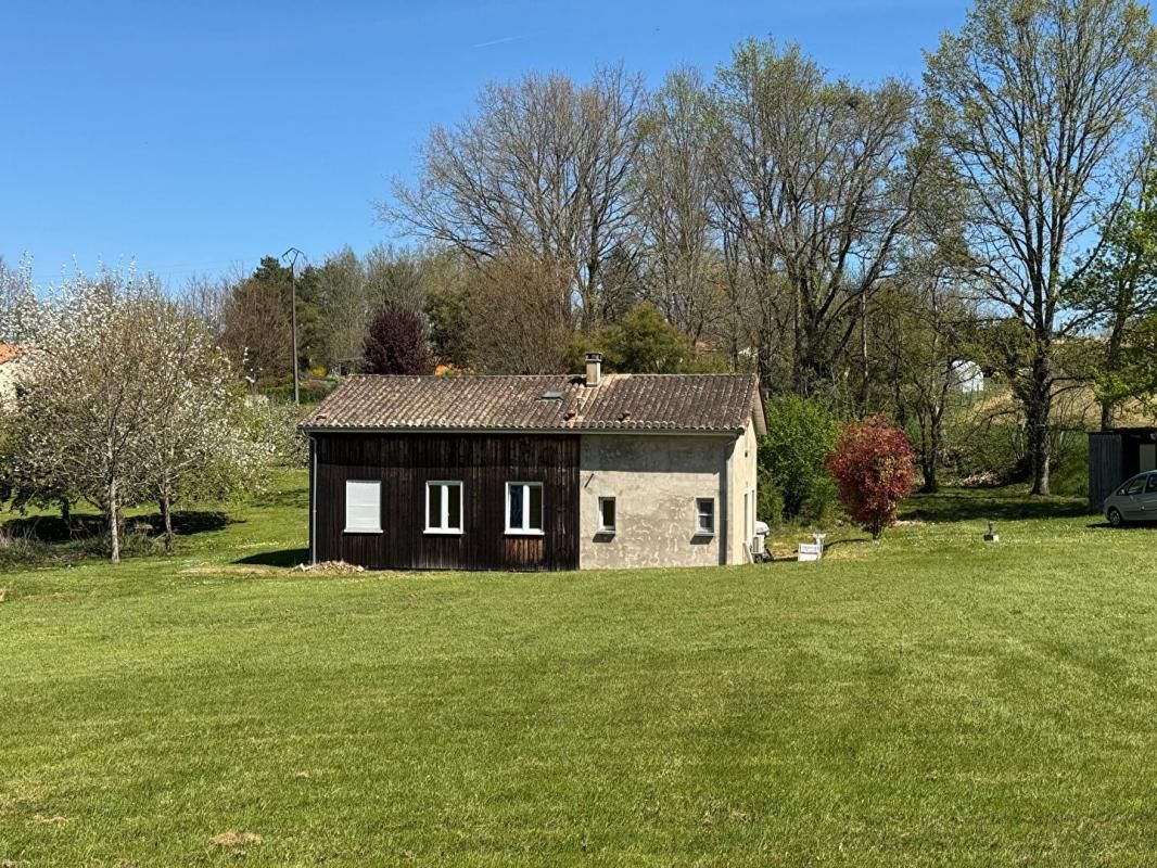 Jolie petite maison située sur les hauteur d'une village, 3 pièce(s) 68 m2, jardin 3784m2