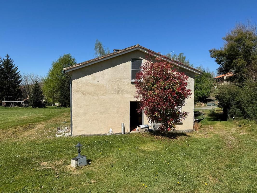 COUZE-ET-SAINT-FRONT Jolie petite maison située sur les hauteur d'une village, 3 pièce(s) 68 m2, jardin 3784m2 3