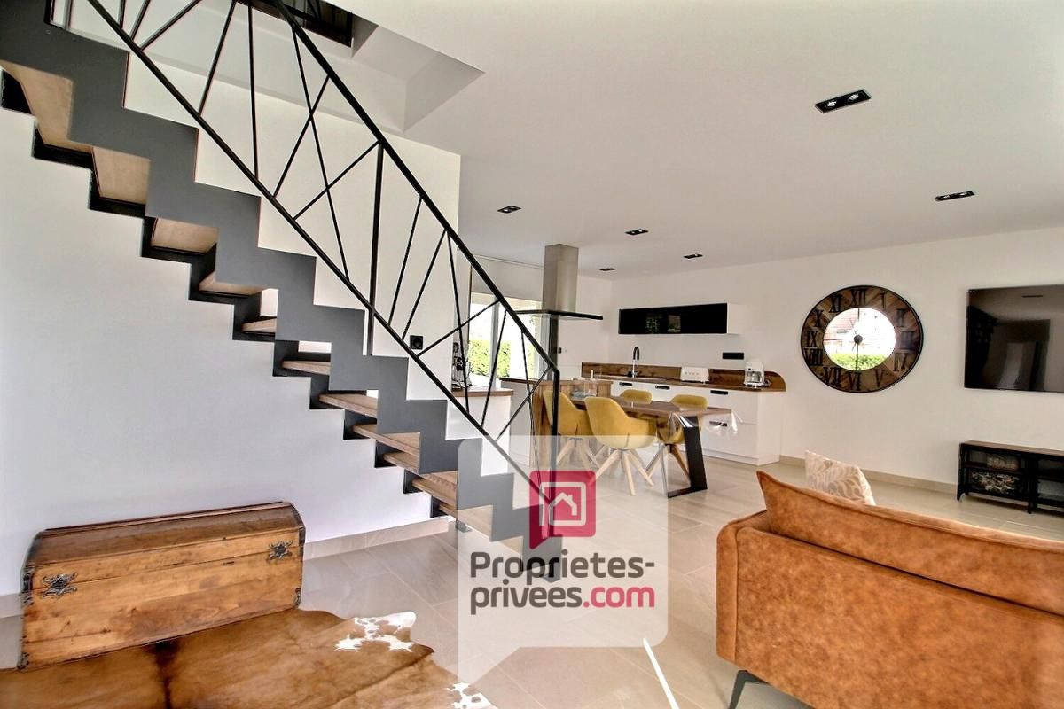 AMILLY A VENDRE MAISON CONTEMPORAINE RECENTE 5 PIECES, 4 CHAMBRES, TERRAIN CLOS 3476 m2 2