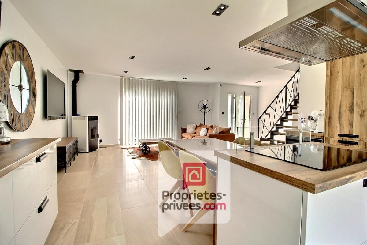 AMILLY A VENDRE MAISON CONTEMPORAINE RECENTE 5 PIECES, 4 CHAMBRES, TERRAIN CLOS 3476 m2 4
