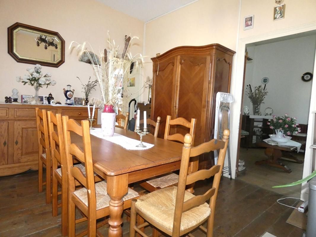 HAUTEFORT Maison Hautefort 76 m2 / 3 chambres / garage / petit jardin 4