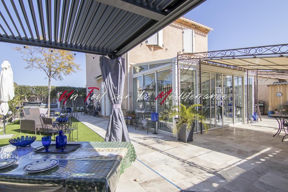 LA LONDE-LES-MAURES Villa récemment rénovée, 113m2 habitables à La Londe, 6 pièces, 4 chambres, garage et jardin 3