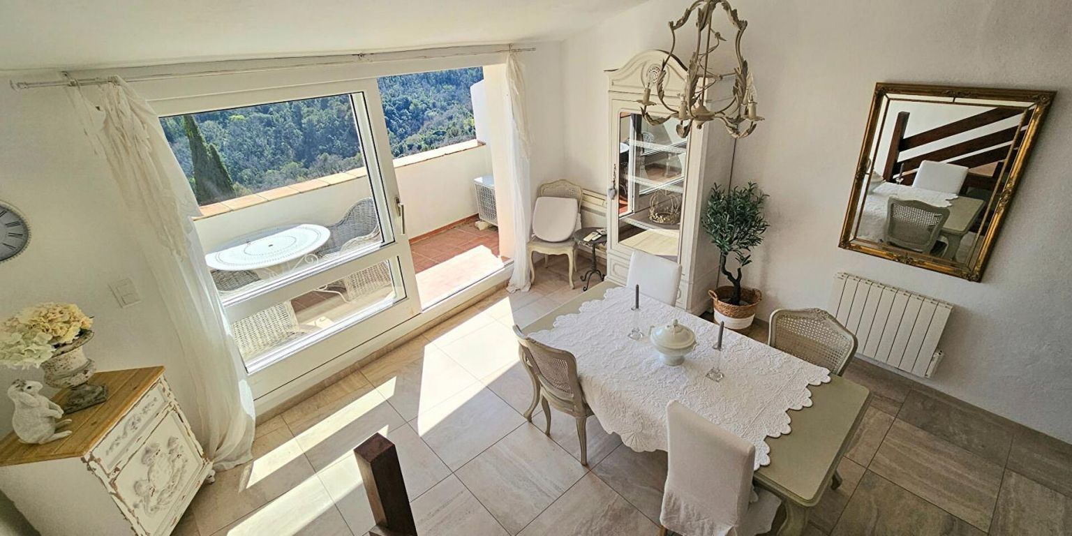 BARGEMON Splendide maison de village avec jardinet et terrasses 3