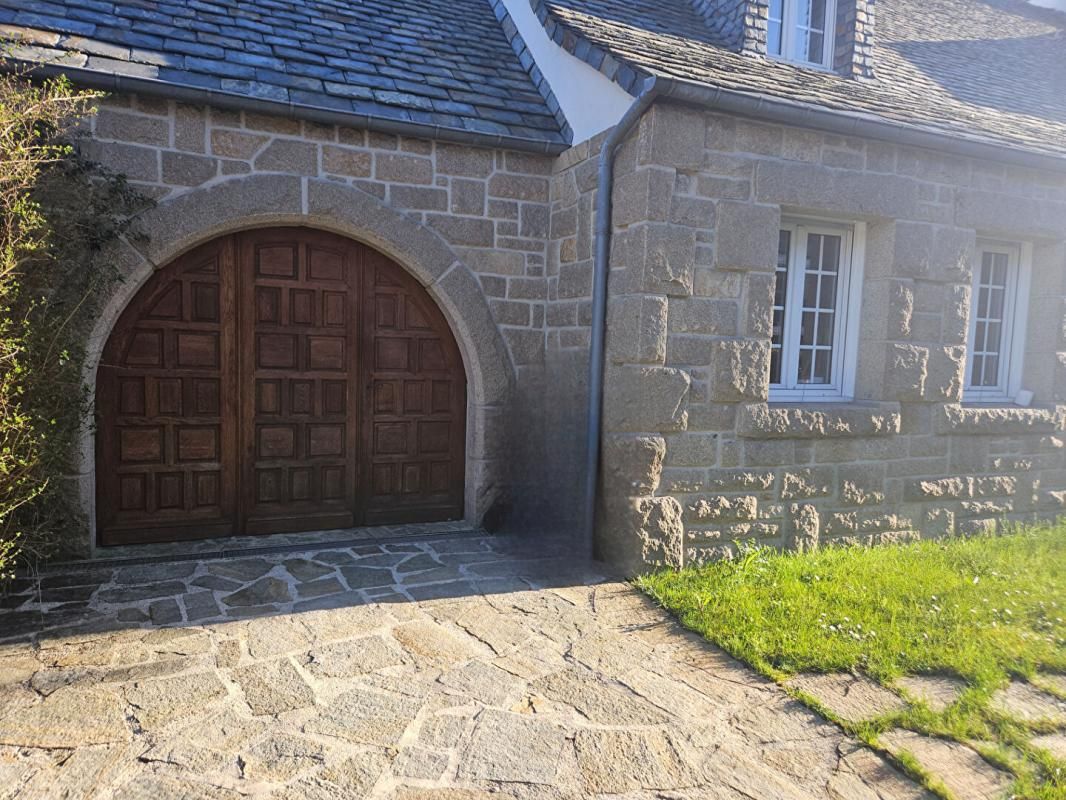 TREMBLAY-EN-FRANCE Maison authentique bretonne en pierre de granite à Vert-Galant 3