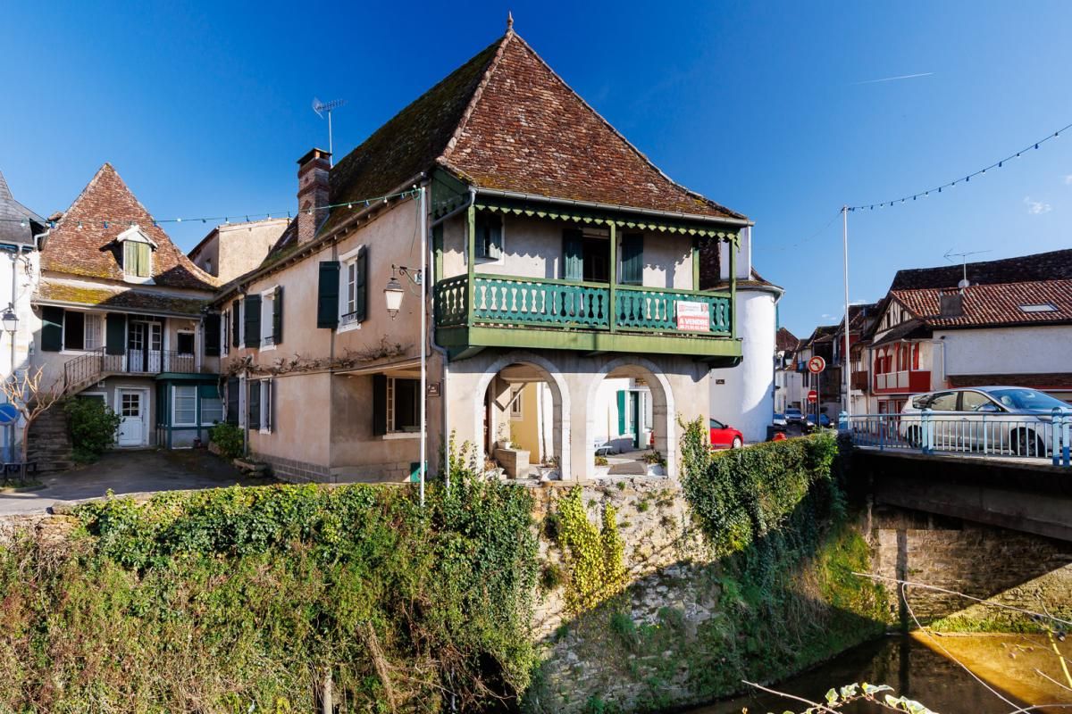 SALIES-DE-BEARN Maison de 6 pièces + appartement T3 à restaurer 2