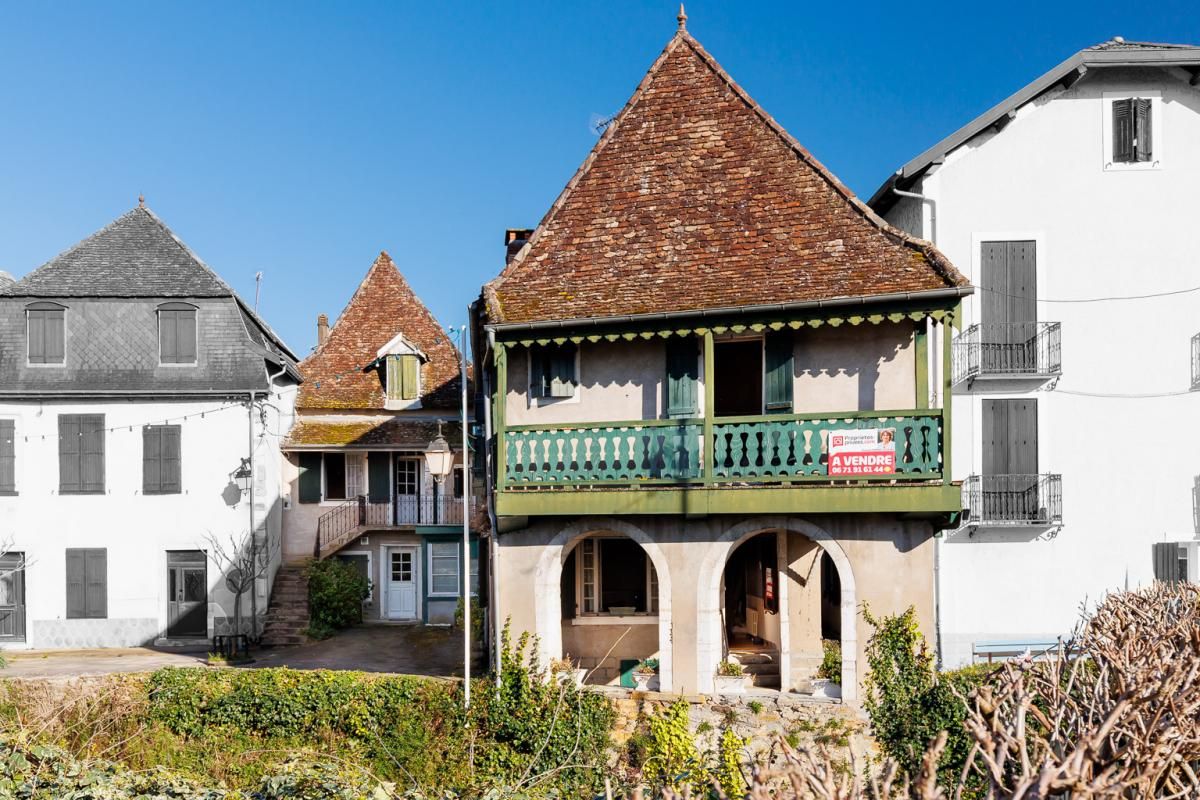 SALIES-DE-BEARN Maison de 6 pièces + appartement T3 à restaurer 3
