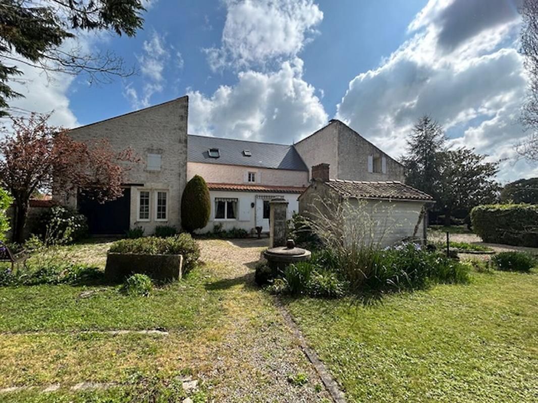 ROCHEFORT Maison  11 pièce(s) 294 m2 2
