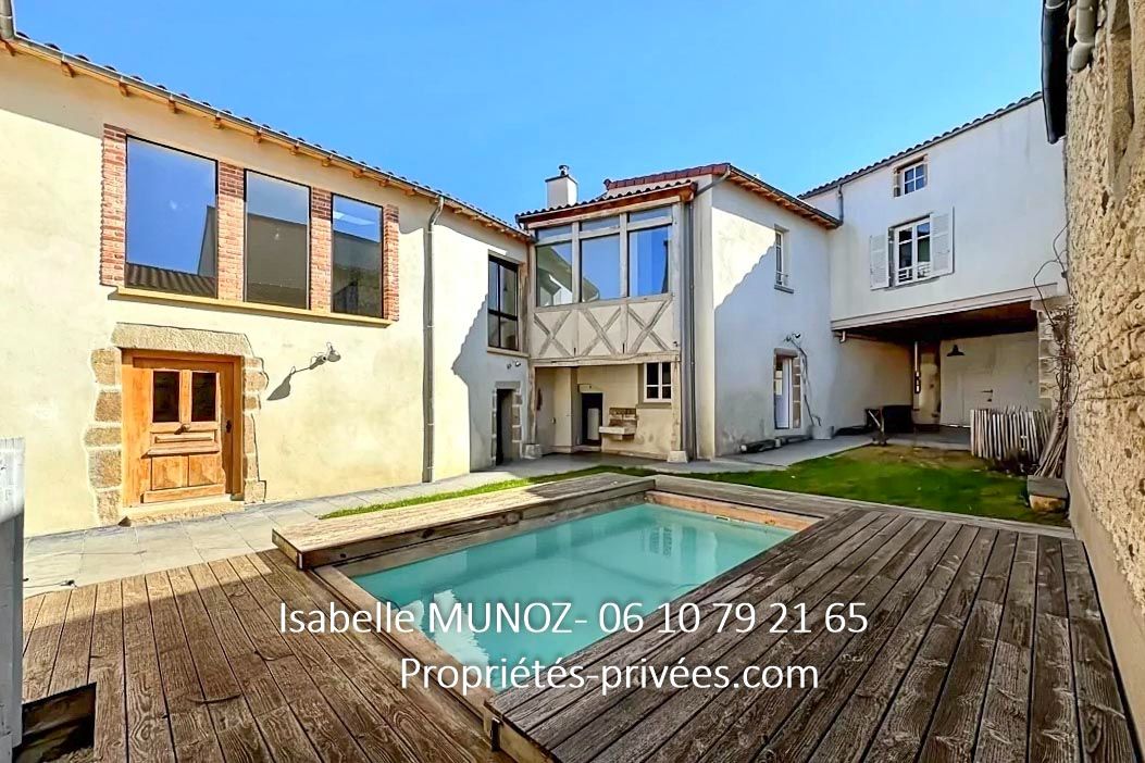 Maison de caractère, La Sauvetat 6 pièce(s) 196 m2 avec jardin, piscine et dépendances