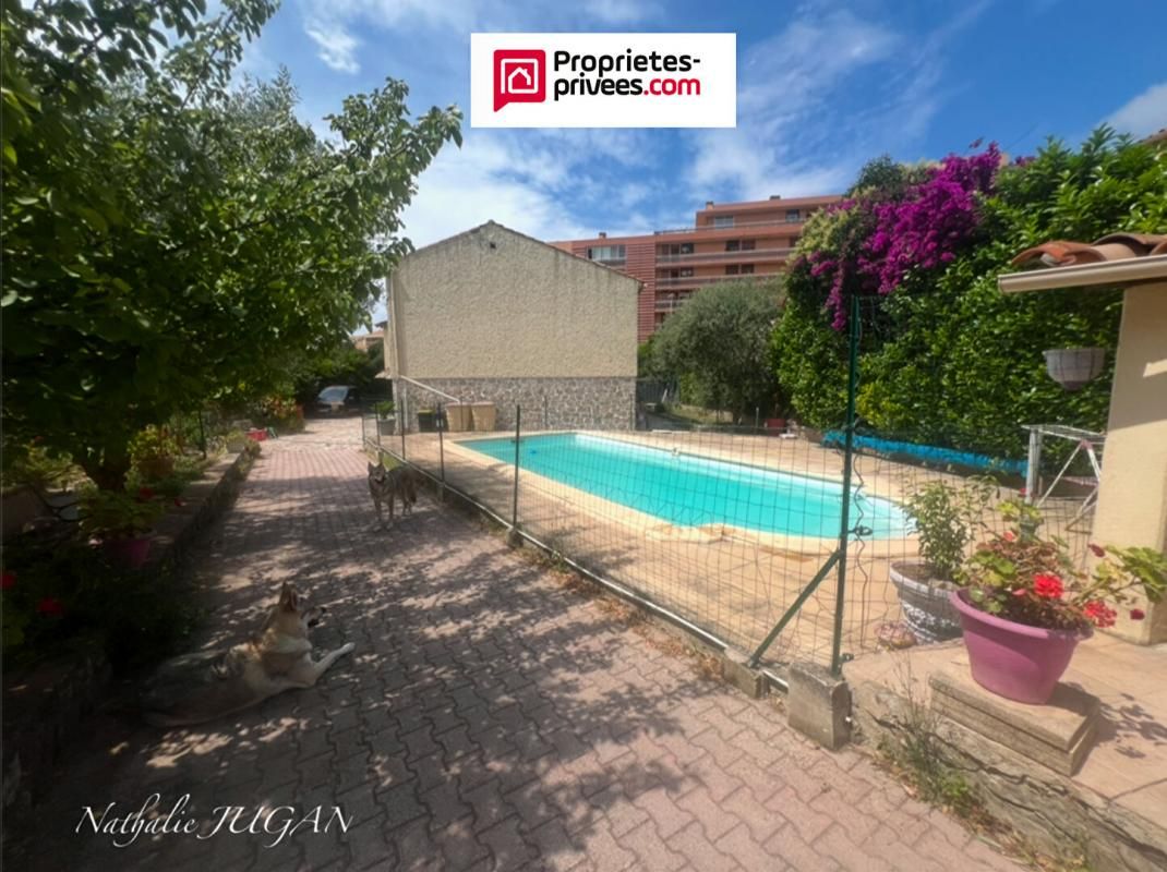 LA VALETTE-DU-VAR A vendre Maison La Valette Du Var 8 pièce(s) 186.58 m2 en 2 appartements, piscine - Terrain de 713 m2 2