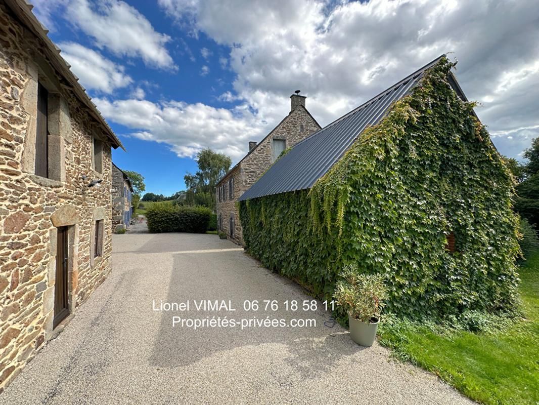 SAINT-SULPICE Ensemble immobilier avec 2 maisons et dépendances 3
