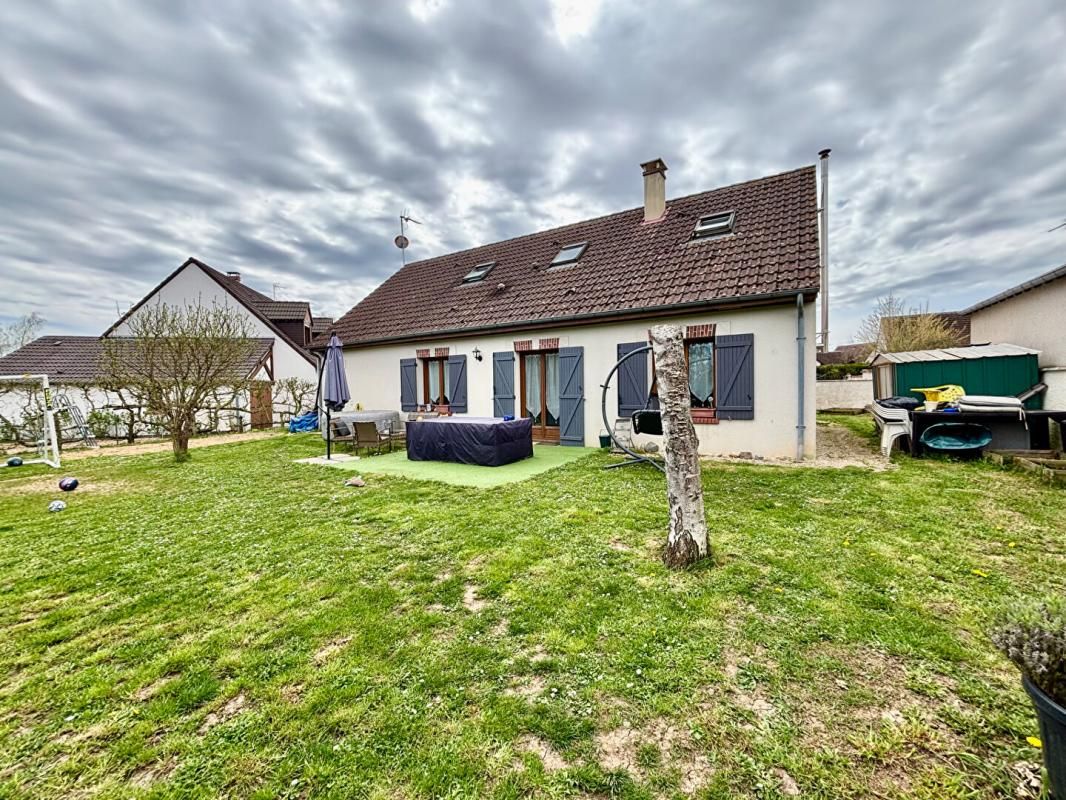Maison La Chaussée Saint Victor 5 pièce(s) 105 m2