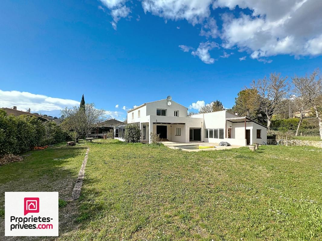 Rians Villa T5 piscine garage sur 1513 m² à pied du village
