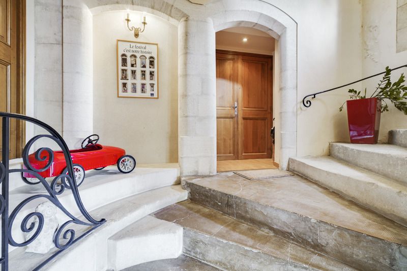 AVIGNON Appartement d'exception dans Château avec piscine 408 000 3