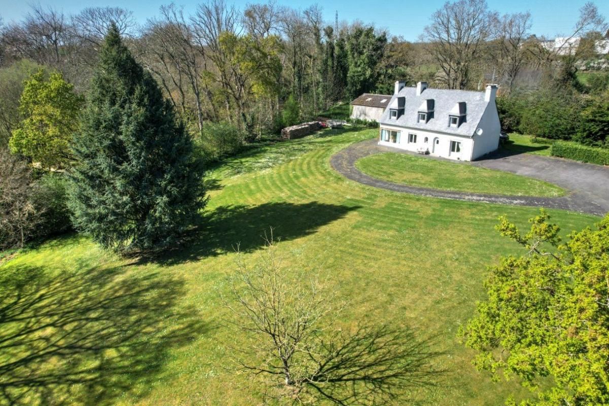 TREGUIER Maison 4 chambres,133 m2, grands garages 4