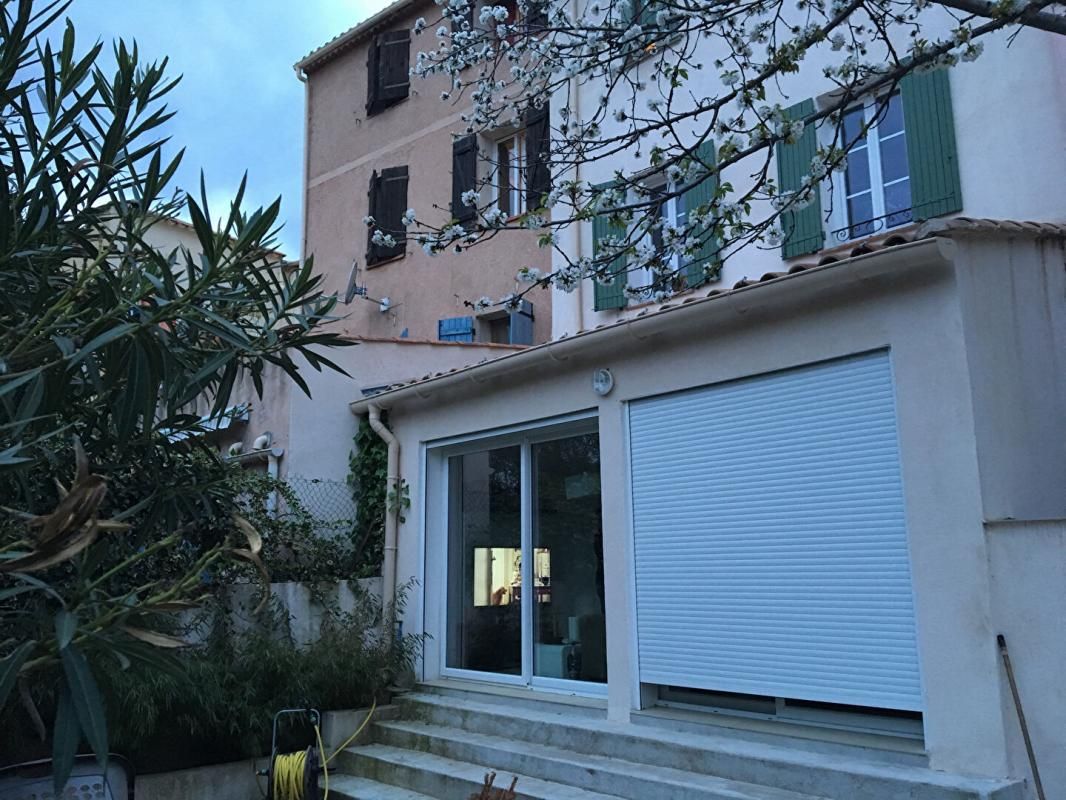 83 CUERS - IMMEUBLE MIXTE LOUE, COMMERCE ET LOGEMENTS