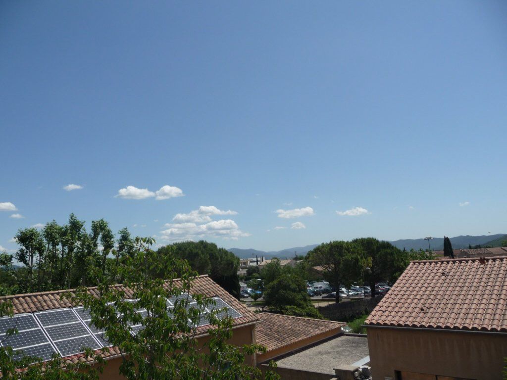 CUERS 83 CUERS - IMMEUBLE MIXTE LOUE, COMMERCE ET LOGEMENTS 2