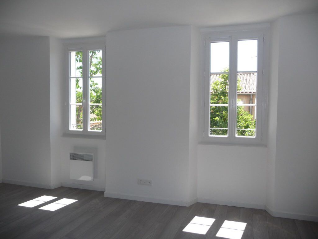 CUERS 83 CUERS - IMMEUBLE MIXTE LOUE, COMMERCE ET LOGEMENTS 4