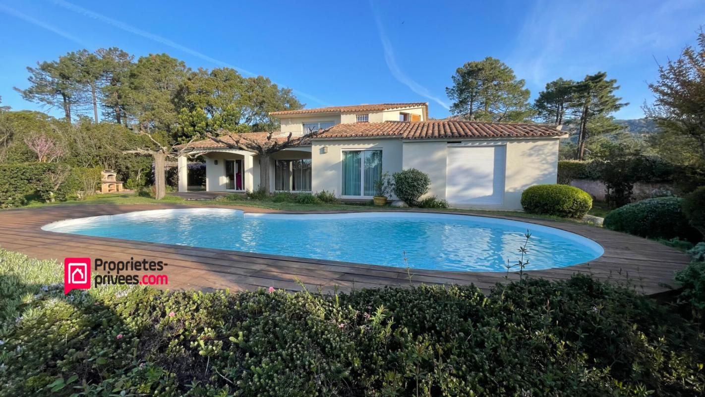 Maison T6 avec piscine implantée sur un grand terrain - 20137 PORTO-VECCHIO - CORSE DU SUD