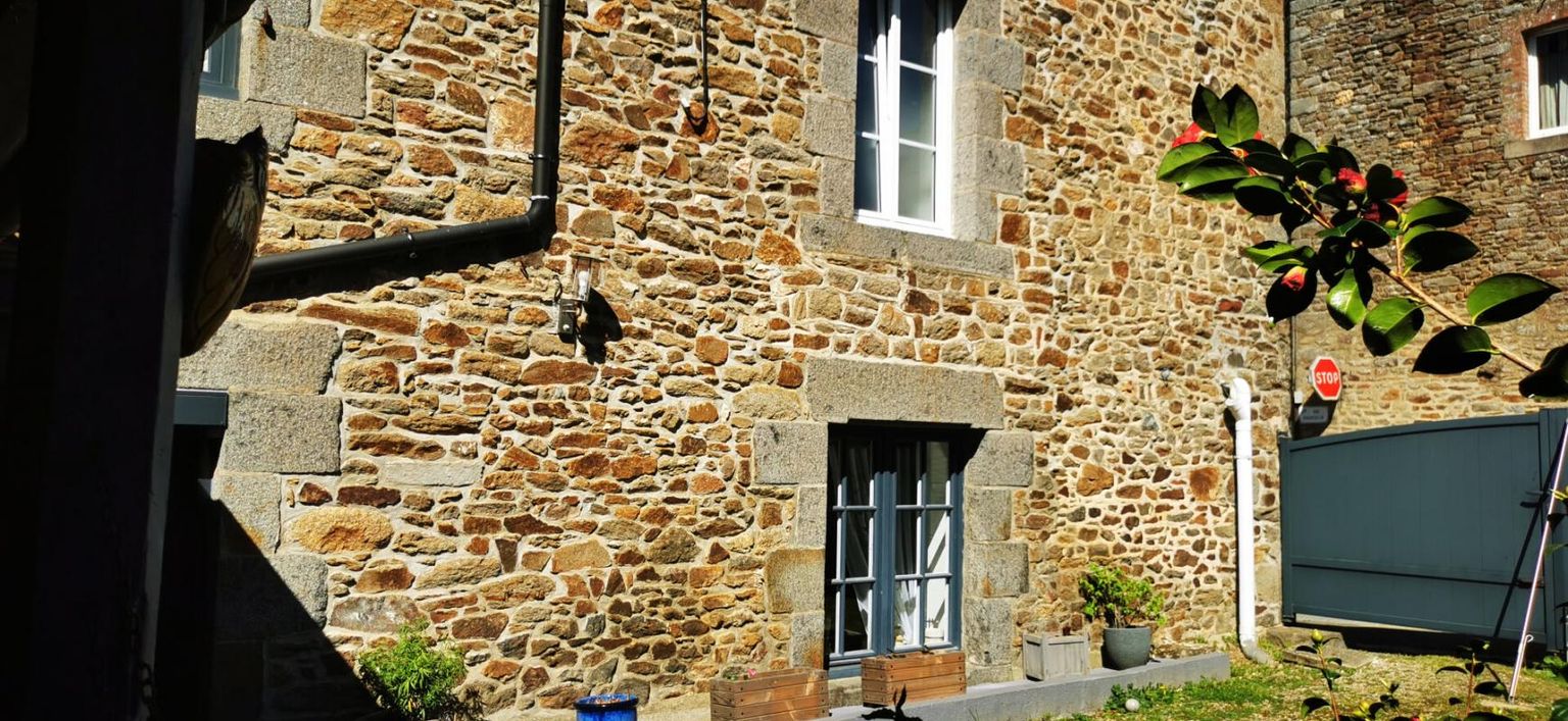 LA VILLE-ES-NONAIS MAISON   EN PIERRE LA VILLE ES NONNAIS 35430 6 pièces 3