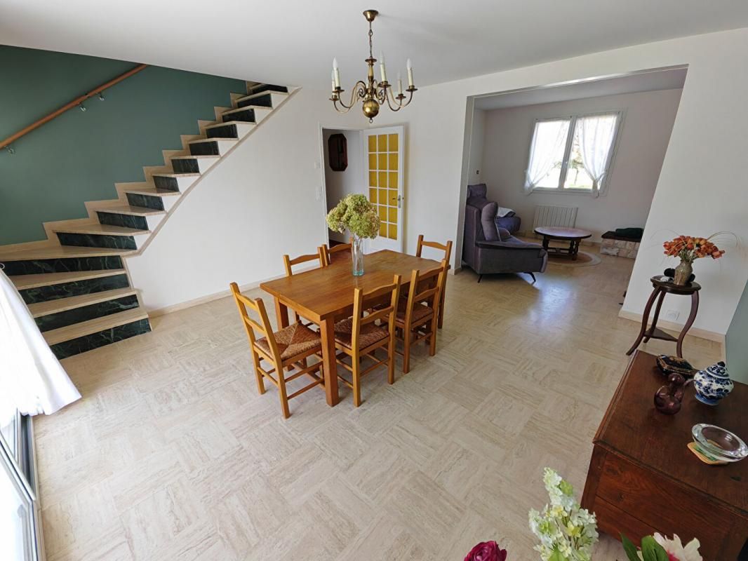 LE POINCONNET Exclu : Maison familiale sur sous-sol intégral, 4 chambres, habitable de suite, Le Poinçonnet 2