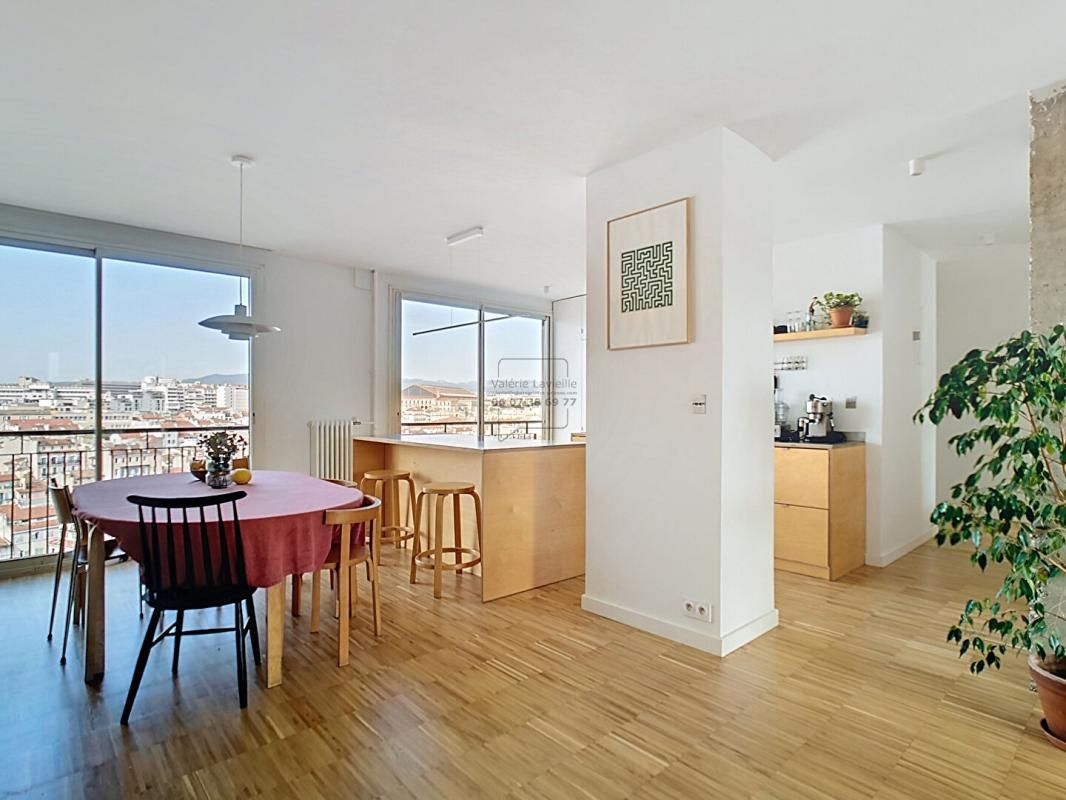 MARSEILLE-1ER-ARRONDISSEMENT MARSEILLE (13001) BOURSE - VIEUX-PORT - Exclusivité - Type 3/4 - 88 m2 - APPARTEMENT D'ARCHITECTE - VUE IMPRENABLE 2