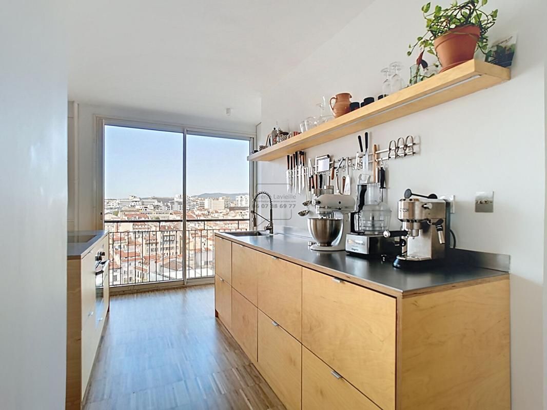 MARSEILLE-1ER-ARRONDISSEMENT MARSEILLE (13001) BOURSE - VIEUX-PORT - Exclusivité - Type 3/4 - 88 m2 - APPARTEMENT D'ARCHITECTE - VUE IMPRENABLE 4