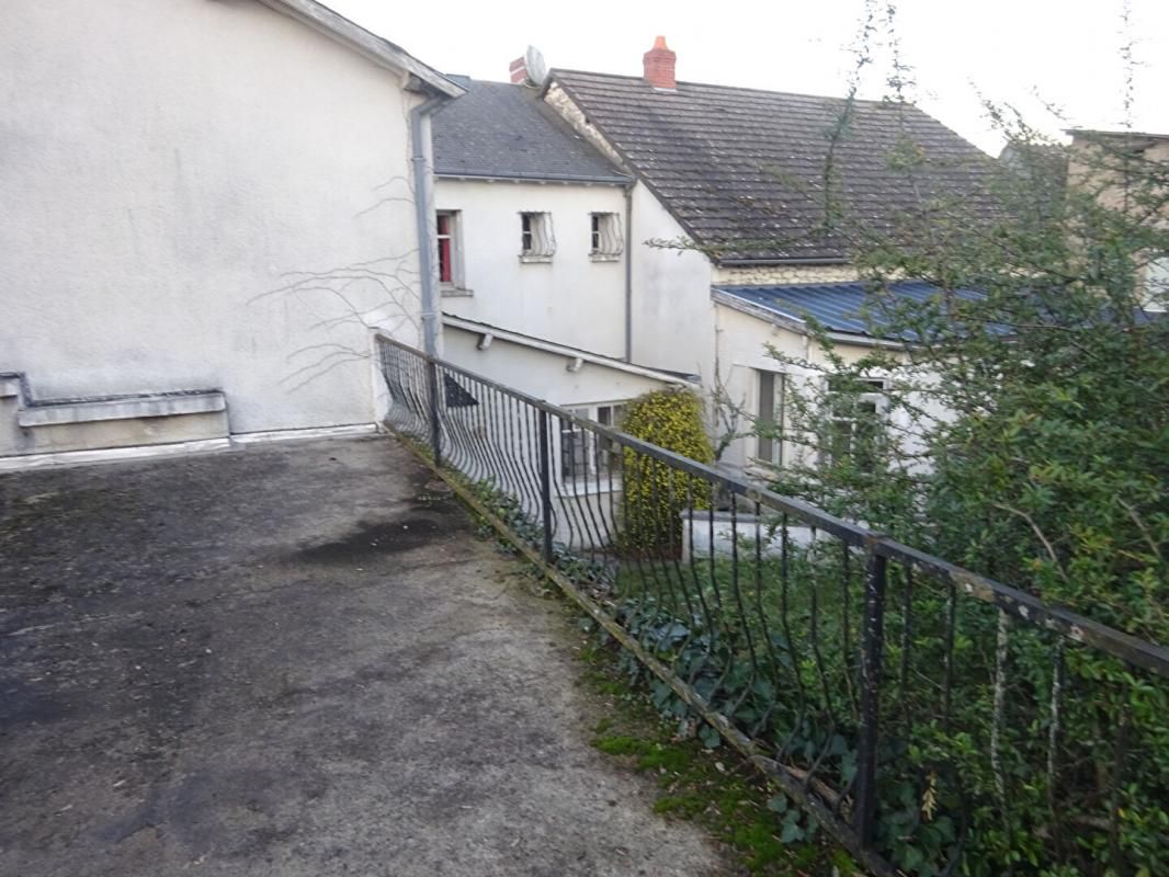 AZAY-LE-FERRON Maison Azay Le Ferron 9 pièce(s) 162 m2 3