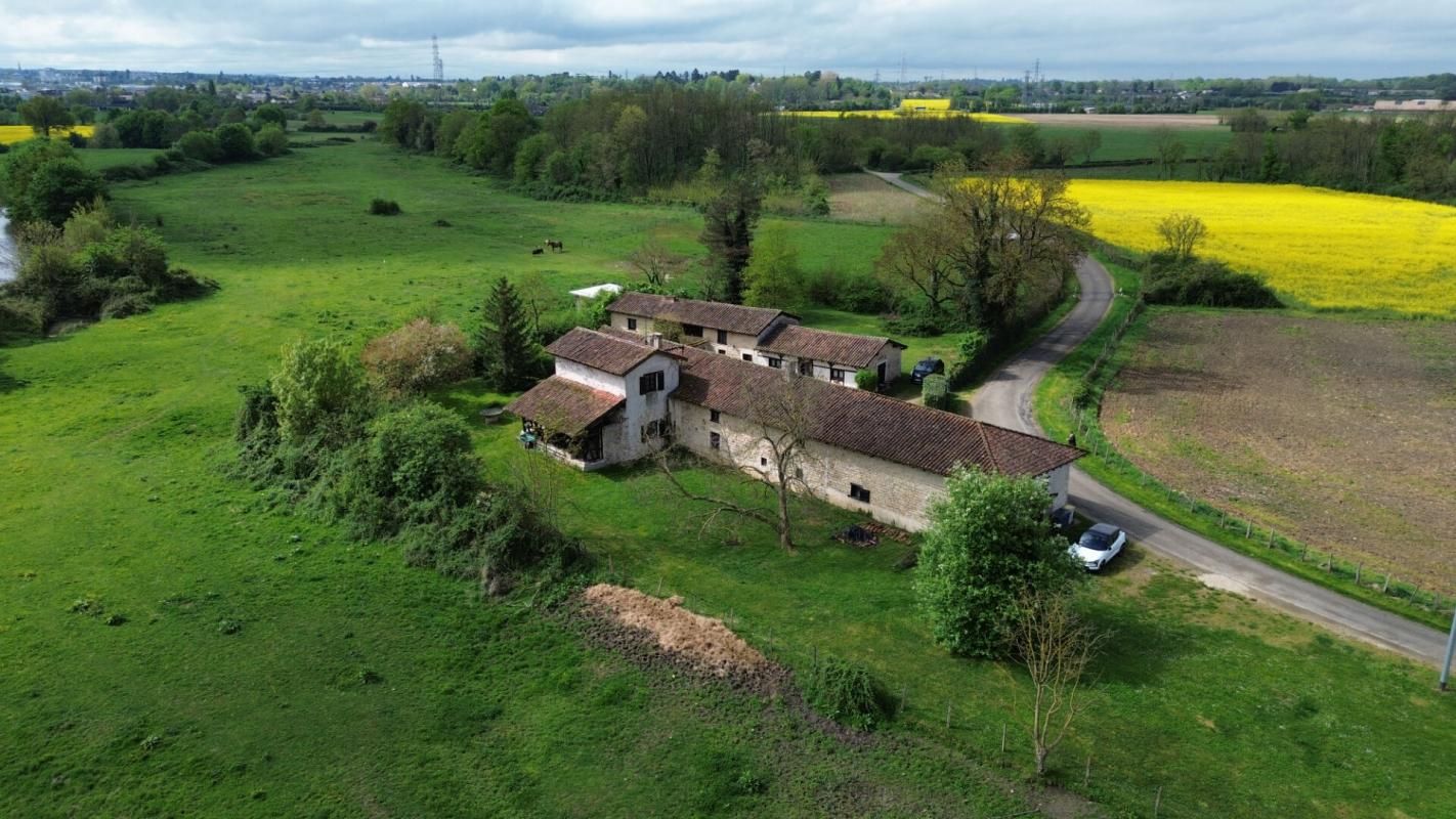 MOULIN 2 habitations 200 m2 et gite 4 CHAMBRES HOTES sur 1.5 ha