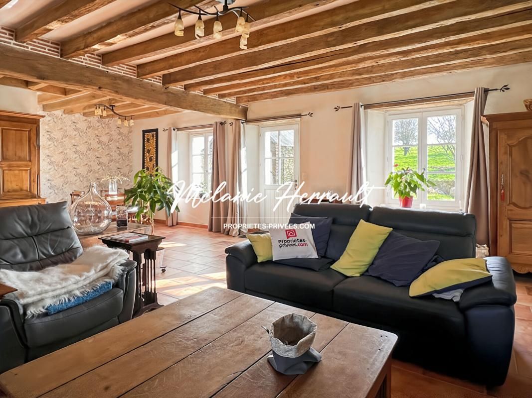 Longère 12 pièces - 286 m2 - 4 chambres - Pruillé l'Eguillé (72150)