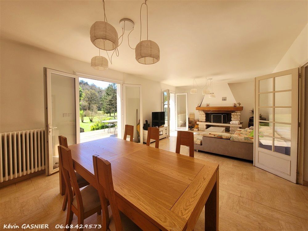 MAGNAC-SUR-TOUVRE MAGNAC SUR TOUVRE (16600) : Propriété de 200m2 avec piscine et parc arboré 2