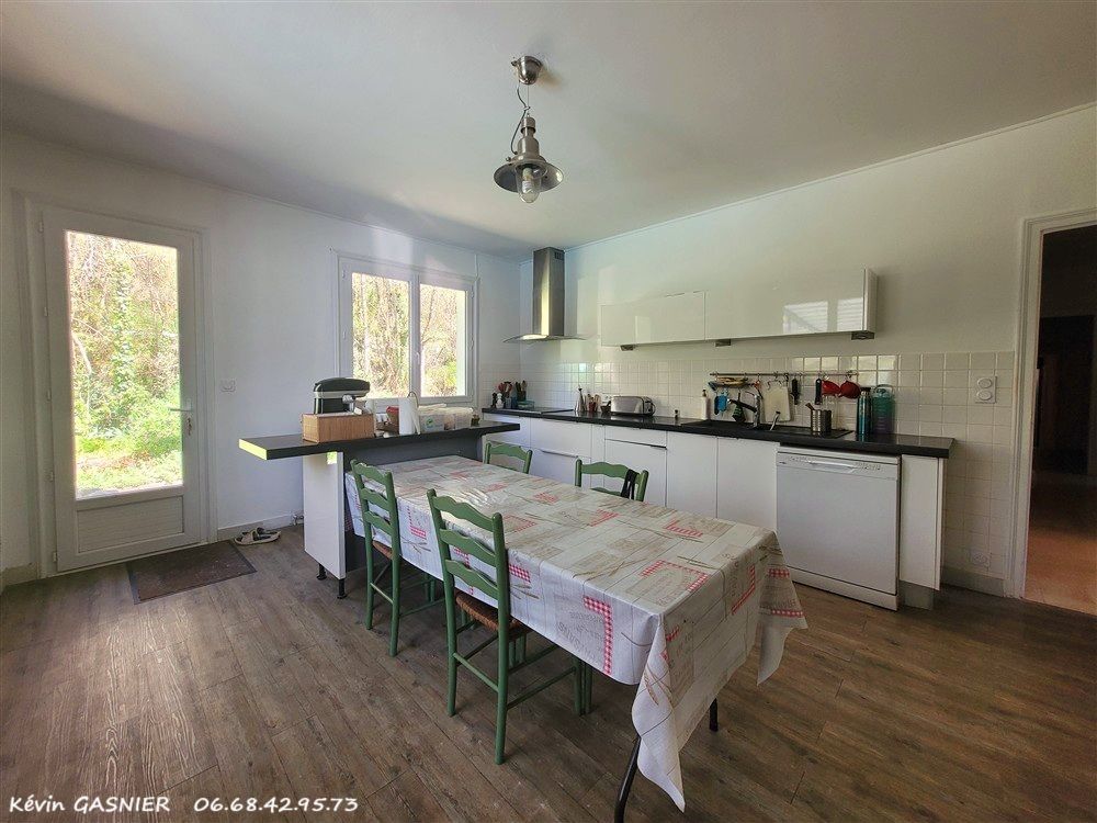 MAGNAC-SUR-TOUVRE MAGNAC SUR TOUVRE (16600) : Propriété de 200m2 avec piscine et parc arboré 4