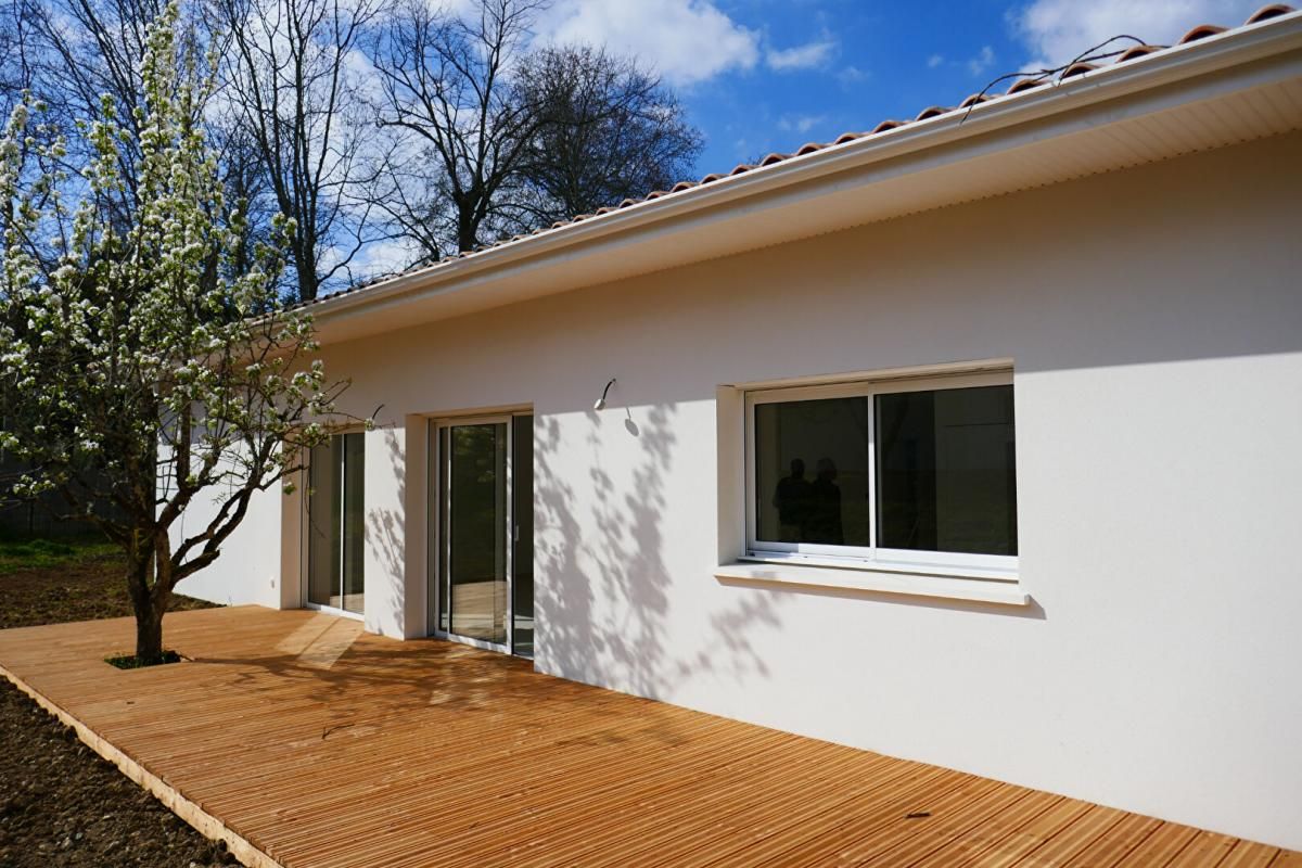 CARBON BLANC BELLE MAISON  FAMILIALE DE PLAIN PIED AVEC JARDIN ET GARAGE