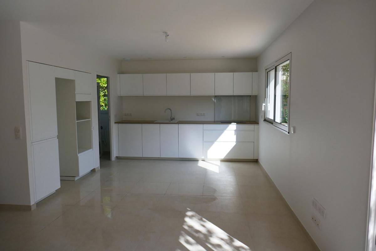 CARBON-BLANC CARBON BLANC BELLE MAISON FAMILIALE DE PLAIN PIED AVEC JARDIN ET GARAGE 3