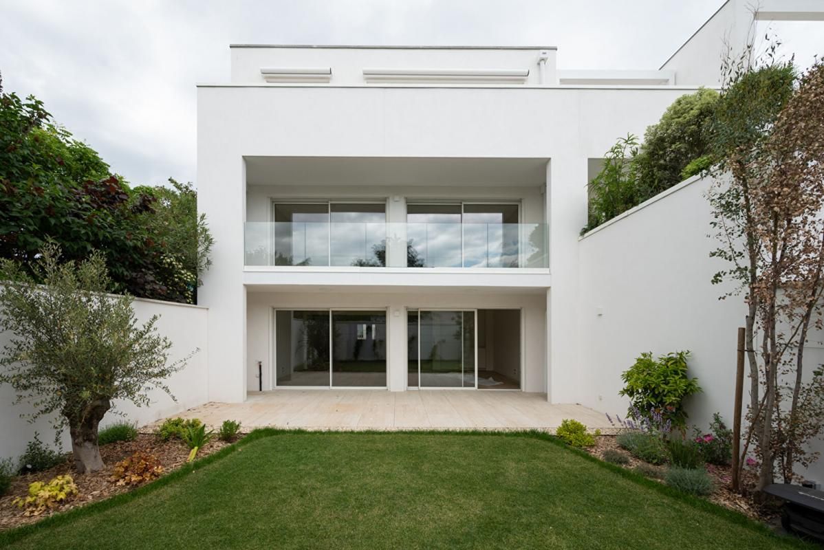 APPARTEMENT PRESTIGE  FAMILIAL AVEC 4 CHAMBRES, TERRASSE,  JARDIN ET GARAGE