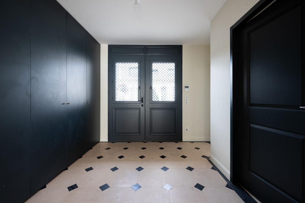 LE BOUSCAT APPARTEMENT PRESTIGE  FAMILIAL AVEC 4 CHAMBRES, TERRASSE,  JARDIN ET GARAGE 2