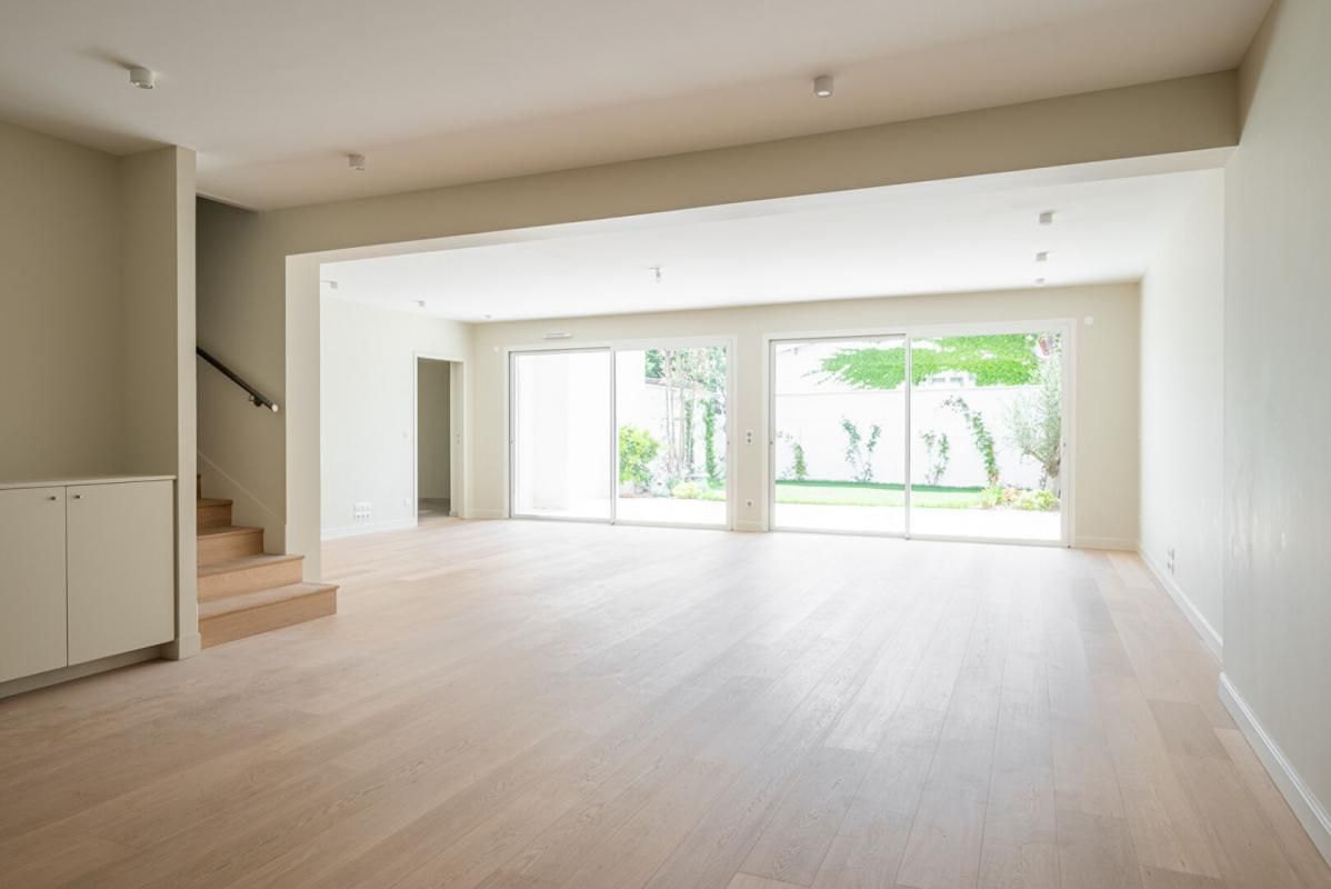 LE BOUSCAT APPARTEMENT PRESTIGE  FAMILIAL AVEC 4 CHAMBRES, TERRASSE,  JARDIN ET GARAGE 4