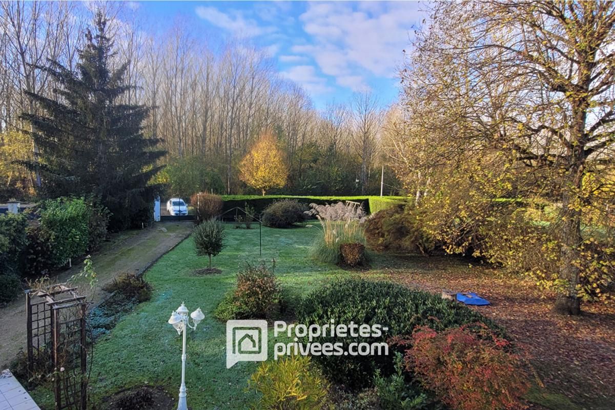 SAINT-MAURICE-MONTCOURONNE Maison familiale et sa dépendance 2