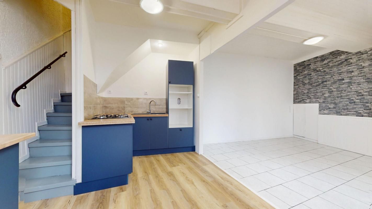 EN EXCLUSIVITE - MAISON R+2 - 2 CHAMBRES - RENOVÉ