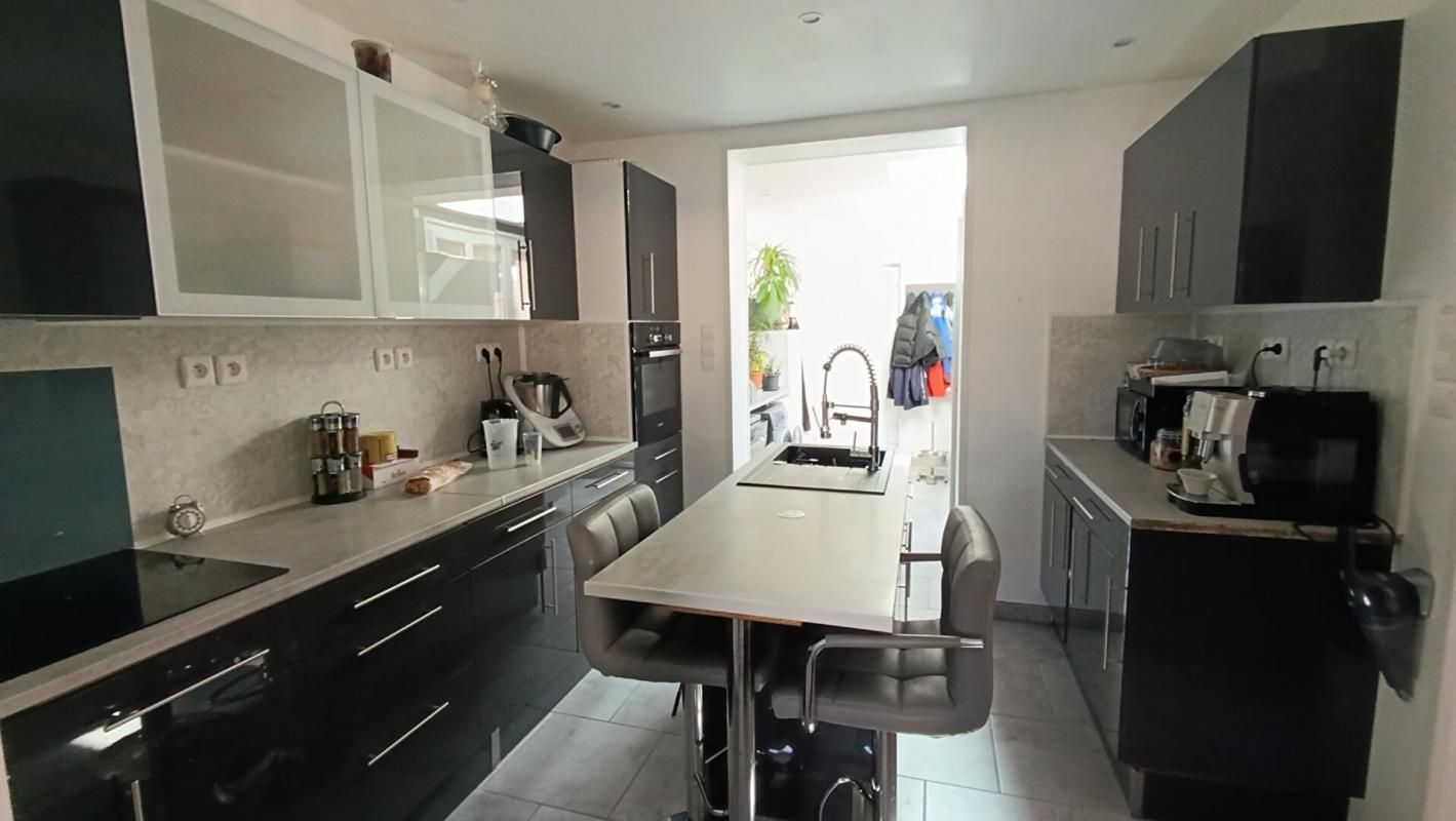 FERE-CHAMPENOISE Maison 5 pièce(s) 90 m2 3
