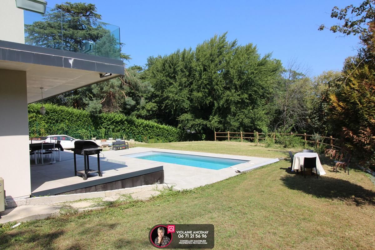 CHAMBERY Villa contemporaine avec vue, à deux pas du centre de Chambéry 2