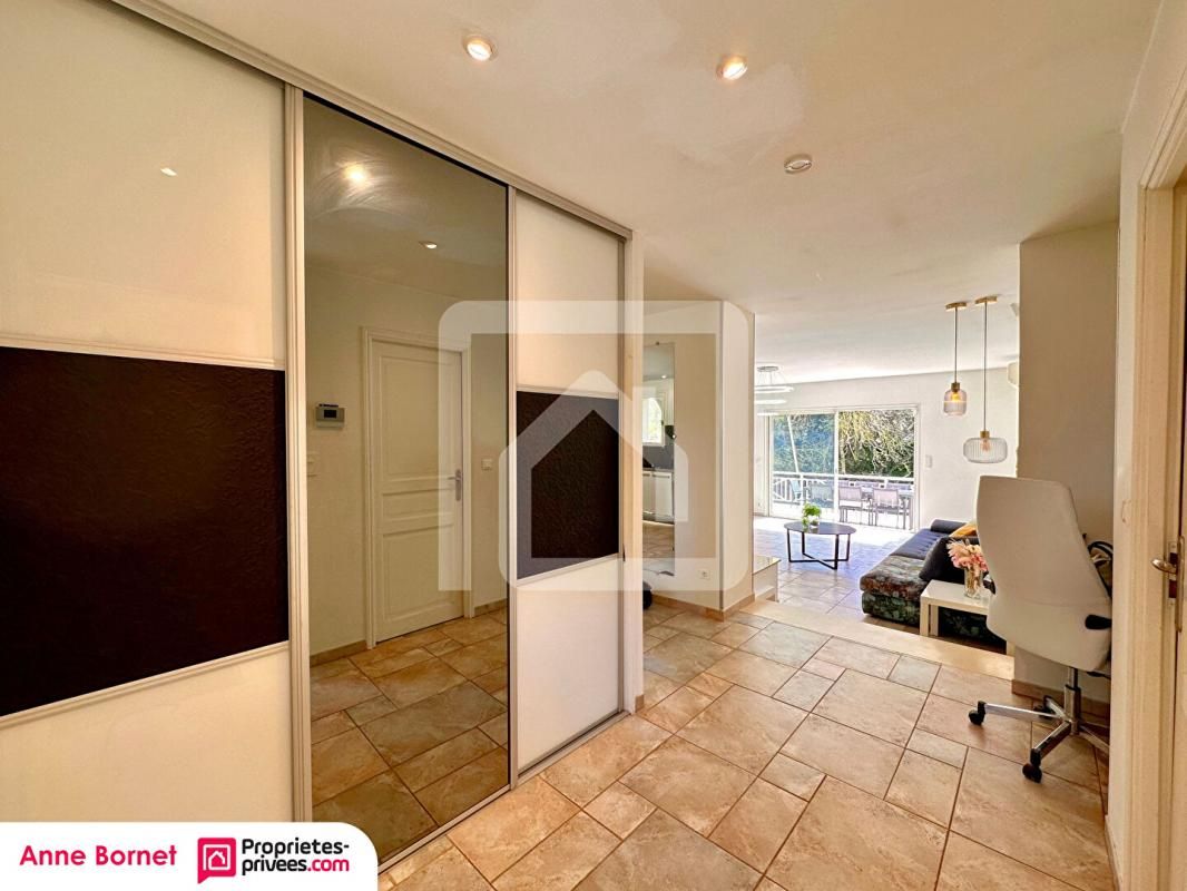 MOUGINS Appartement 3 pièces 93 m2 avec terrasse et garage 2