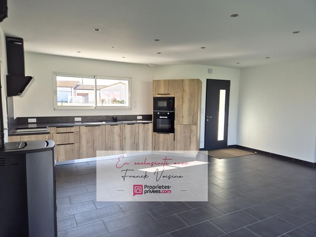 SAINT-PROUANT Maison A VENDRE en EXCLUSIVITE - Plain-pied à Saint Prouant avec 3 chambres - 86 m2 sur terrain de  638 m2 2
